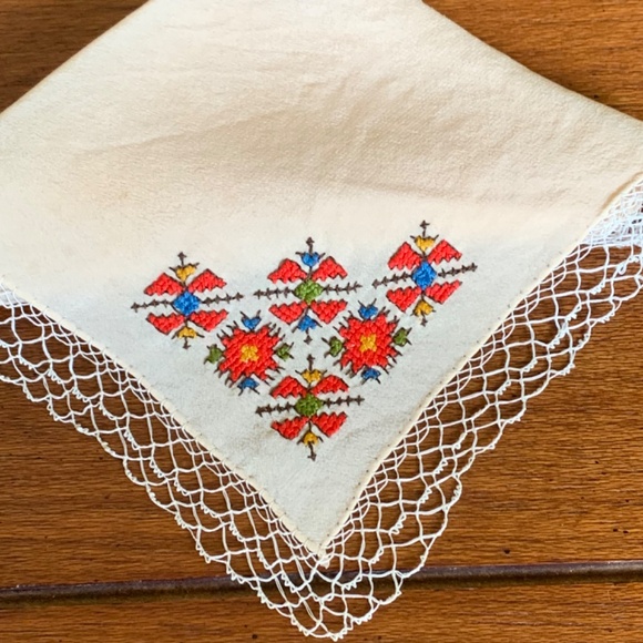 Handkerchief Set of 2, Red Embroidery on Beige Silk, Antique Rare Unique - Picture 3 of 11